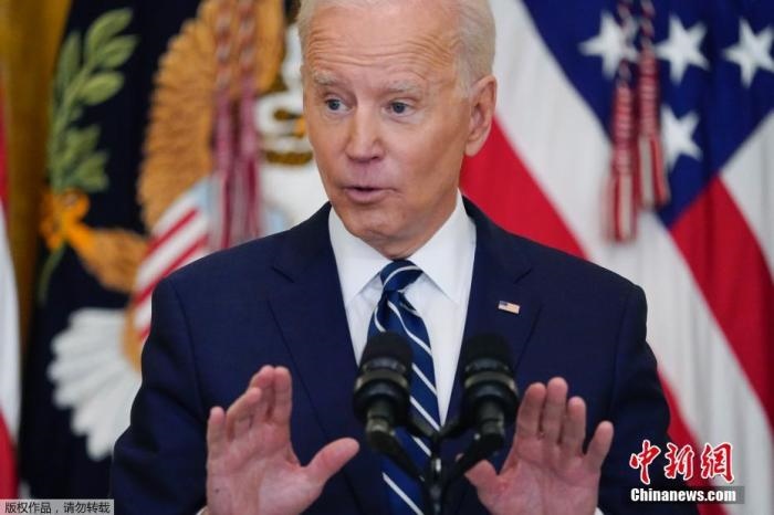 當(dāng)?shù)貢r間3月25日，美國總統(tǒng)拜登舉行了上任60多天來的首場正式新聞記者會，回答了邊境危機(jī)、控槍、基建計劃等熱點問題。