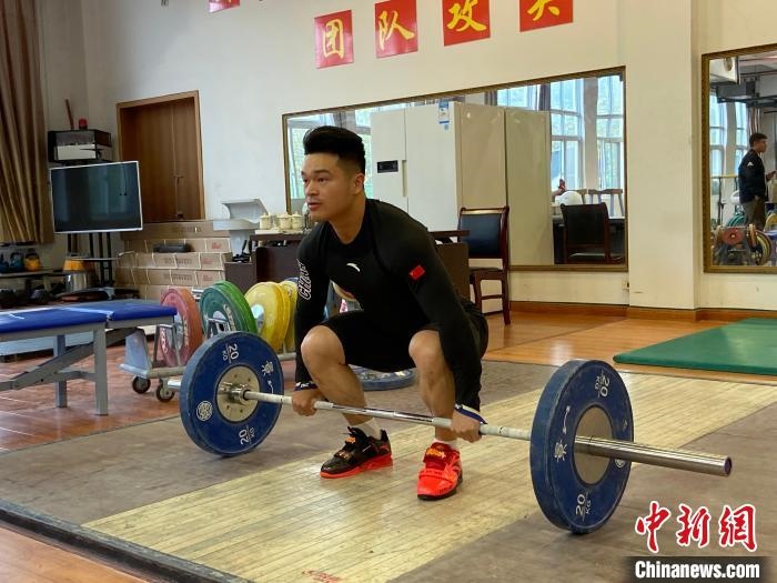 石智勇訓(xùn)練場景?！×植?攝