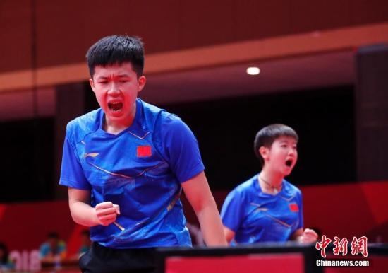 資料圖：雅加達(dá)亞運(yùn)會，王楚欽/孫穎莎奪得混雙冠軍。 <a target='_blank' href='/'>中新社</a>記者 劉關(guān)關(guān) 攝