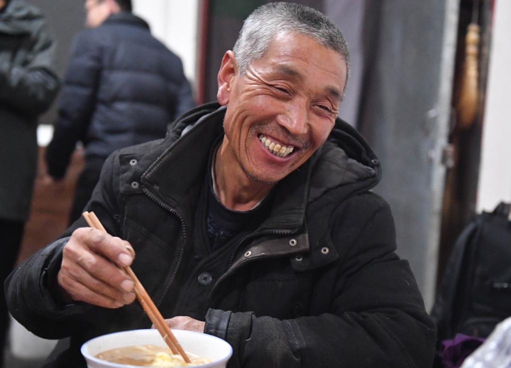 1月26日，山西省汾西縣段村村民蔡文明談起見到總書記的心情，激動又開心。新華社記者 柴婷 攝