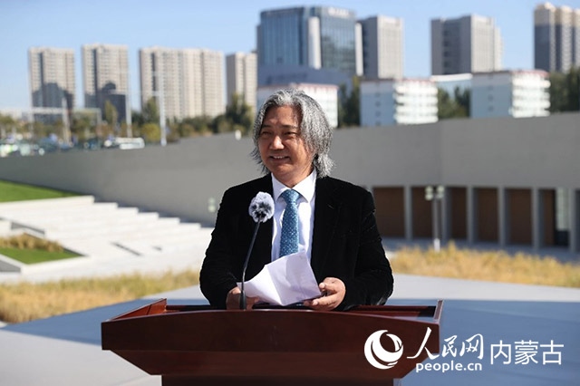 全國(guó)政協(xié)副秘書(shū)長(zhǎng)、民盟中央專職副主席、中國(guó)美術(shù)館館長(zhǎng)、中國(guó)城市雕塑家協(xié)會(huì)主席吳為山開(kāi)幕致辭。王劭凱攝