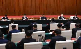 孫紹騁在參加自治區(qū)政協(xié)十三屆一次會(huì)議聯(lián)組討論時(shí)說(shuō) 我們要有把經(jīng)濟(jì)總量做到全國(guó)中游水平的雄心壯志 張延昆出席