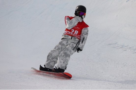 1708081352113689.png “十四冬”單板滑雪U型場(chǎng)地技巧公開組預(yù)賽超燃完賽57.png