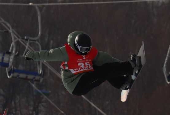 1708081372163520.png “十四冬”單板滑雪U型場(chǎng)地技巧公開組預(yù)賽超燃完賽67.png