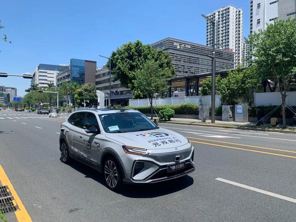 △自動(dòng)駕駛汽車在河套深港科技創(chuàng)新合作區(qū)開(kāi)展道路測(cè)試。