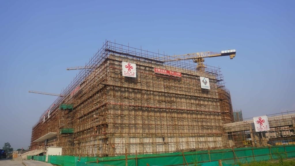 這是2023年5月23日在剛果（金）首都金沙薩拍攝的由中國(guó)援建的中部非洲文化藝術(shù)中心項(xiàng)目施工現(xiàn)場(chǎng)。