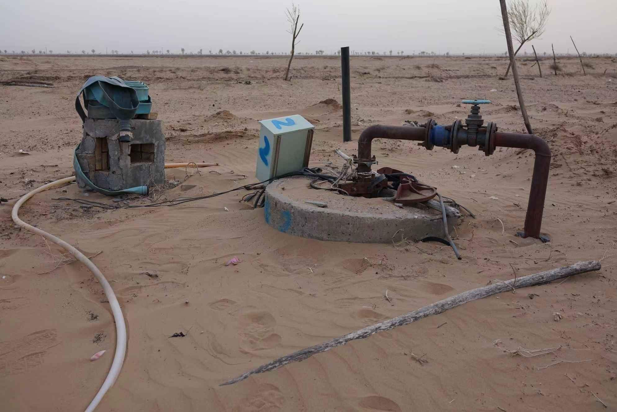 項目地以北的一個澆灌機井。 人民網(wǎng)記者 游天燚攝