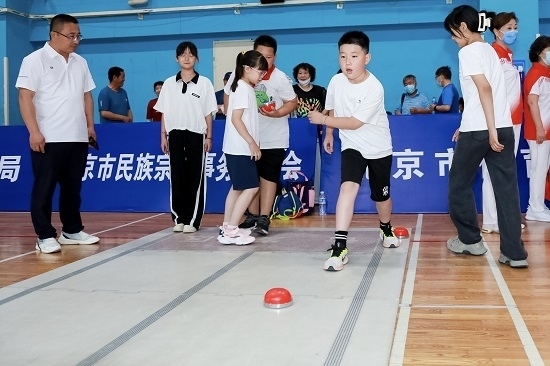 冰蹴球比賽場(chǎng)景。賽事主辦方供圖