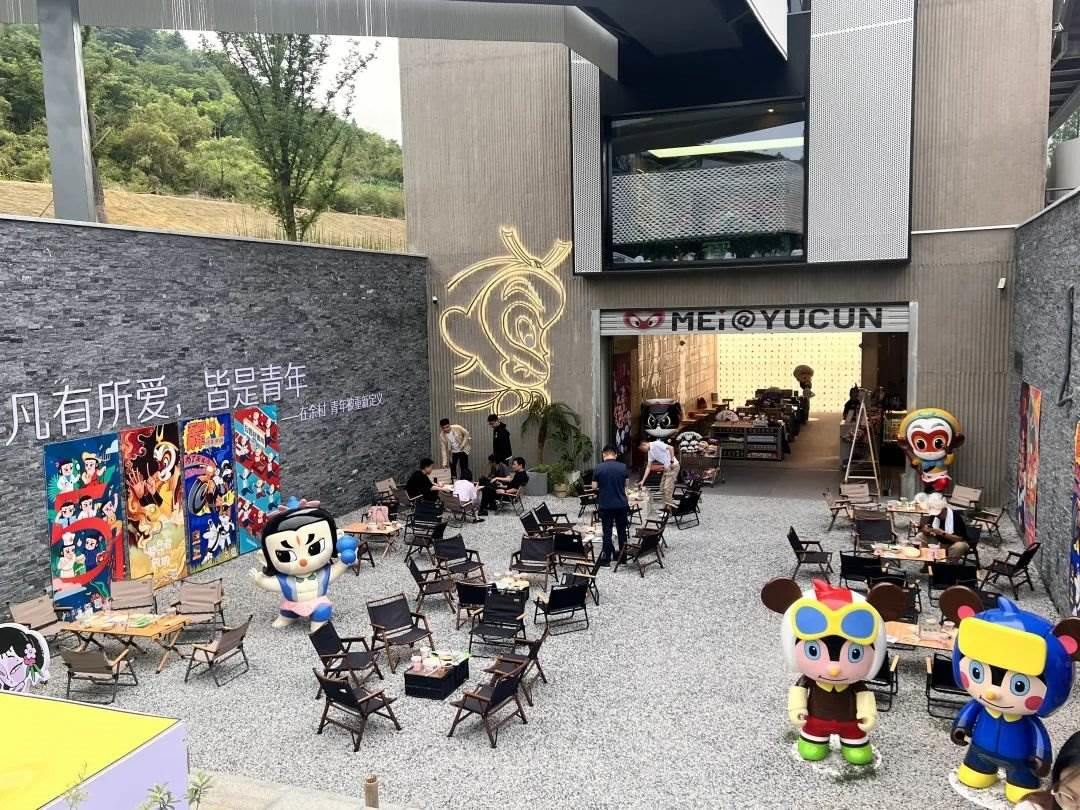 在浙江省湖州市安吉縣天荒坪鎮(zhèn)余村拍攝的國漫主題咖啡店。銳聆 攝