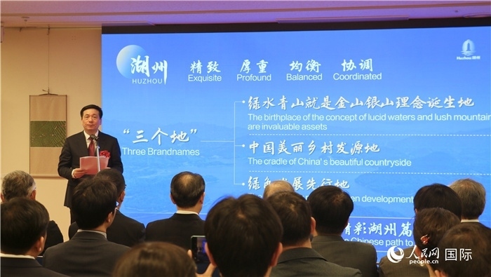 湖州市委書記陳浩介紹湖州市總體情況。（人民網(wǎng) 許可攝）