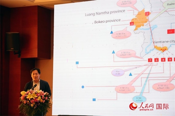 老撾計(jì)劃與投資部發(fā)展研究院院長史提羅斯·拉斯福尼在活動(dòng)現(xiàn)場(chǎng)發(fā)言。人民網(wǎng)記者楊一攝