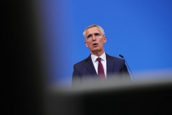 7月6日，在比利時(shí)布魯塞爾的北約總部，北約秘書長(zhǎng)斯托爾滕貝格在會(huì)議后召開新聞發(fā)布會(huì)。新華社記者鄭煥松攝