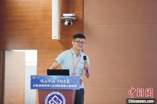 選手進(jìn)行路演。楊華峰 攝