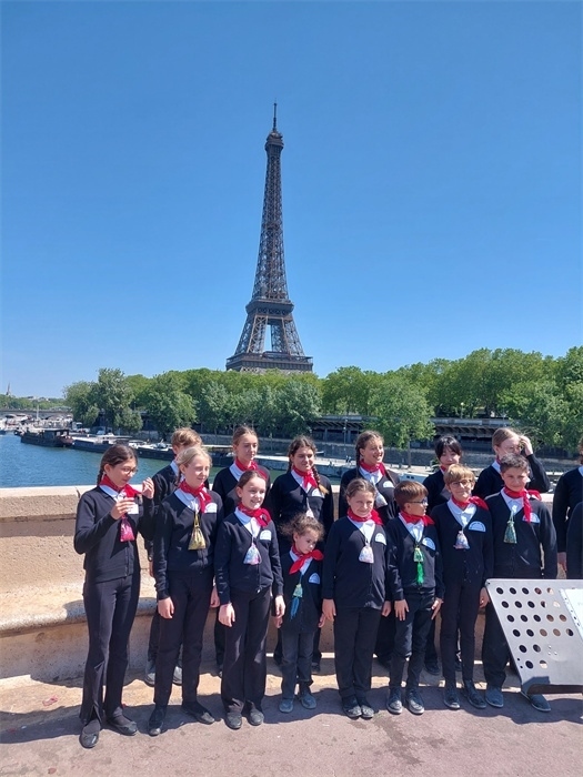 2.2023年5月，巴黎寶麗聲童聲合唱團錄制歌曲《如果我去中國》。（圖片由受訪者提供）