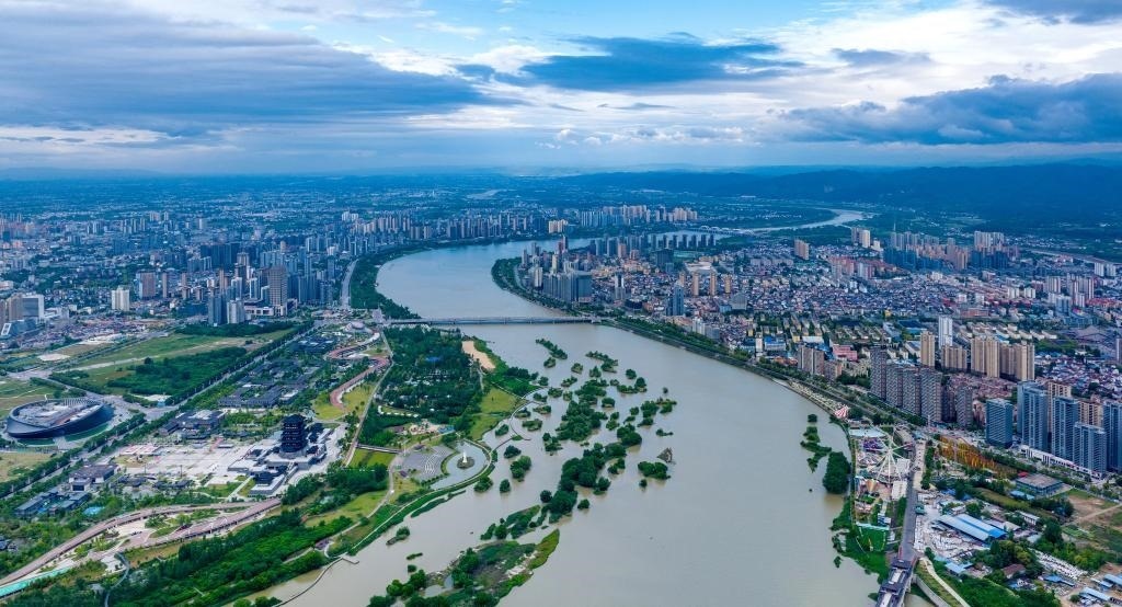 陜西省漢中市漢江兩岸景色。新華社發(fā)（李偉 攝）