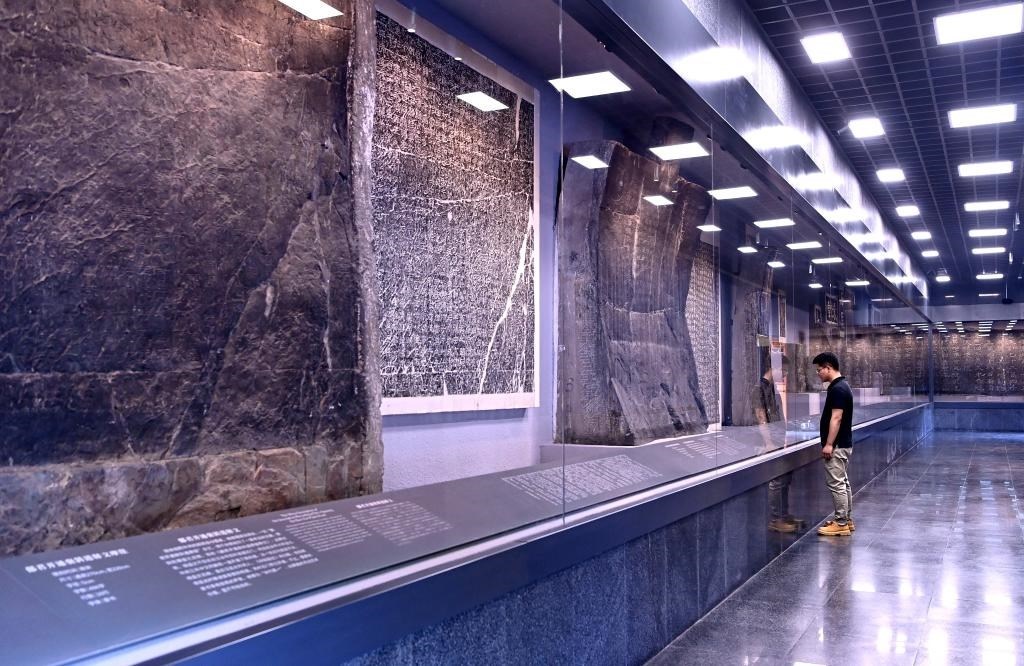 近日拍攝的陜西省漢中市博物館“石門十三品”陳列室。新華社記者 劉瀟 攝