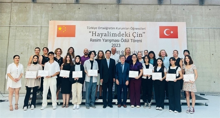 現(xiàn)場合影。