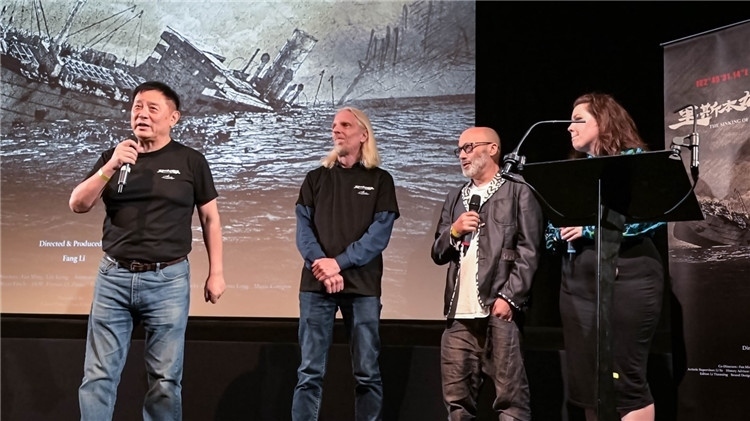 導(dǎo)演方勵(lì)以及團(tuán)隊(duì)成員分享體會。郭錦標(biāo)攝