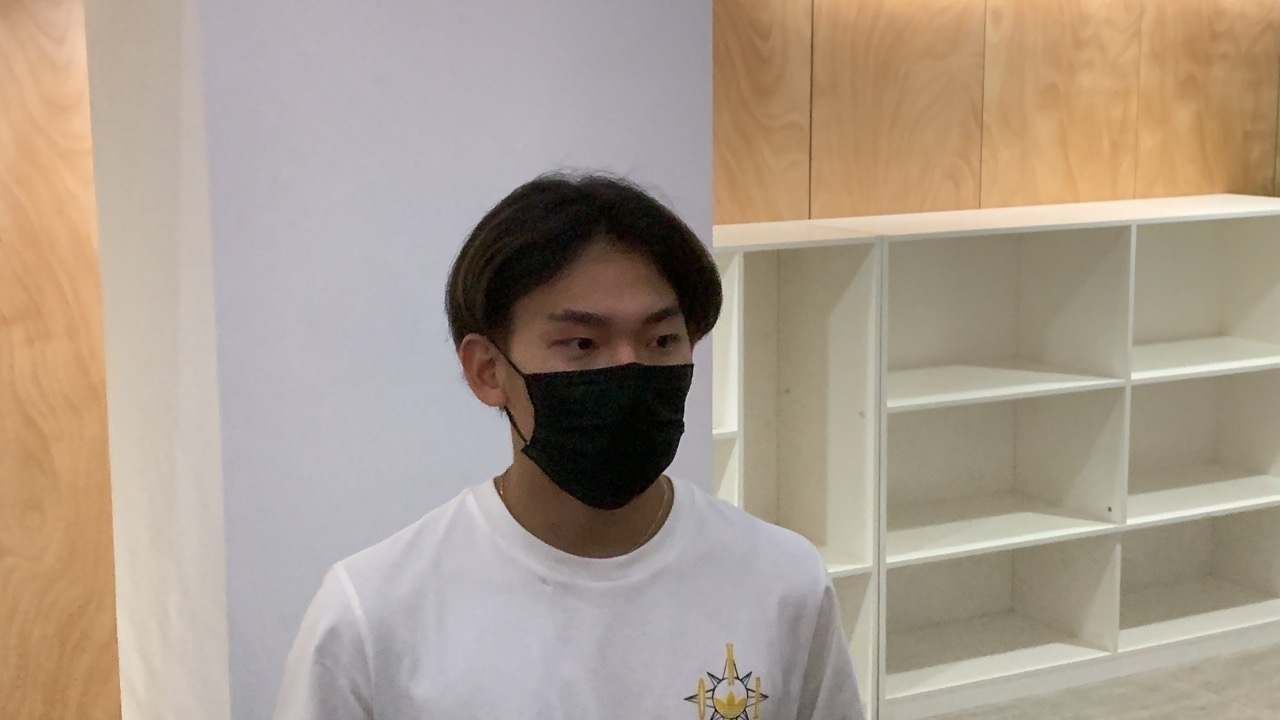 蘇翊鳴接受媒體采訪。荊政崳攝