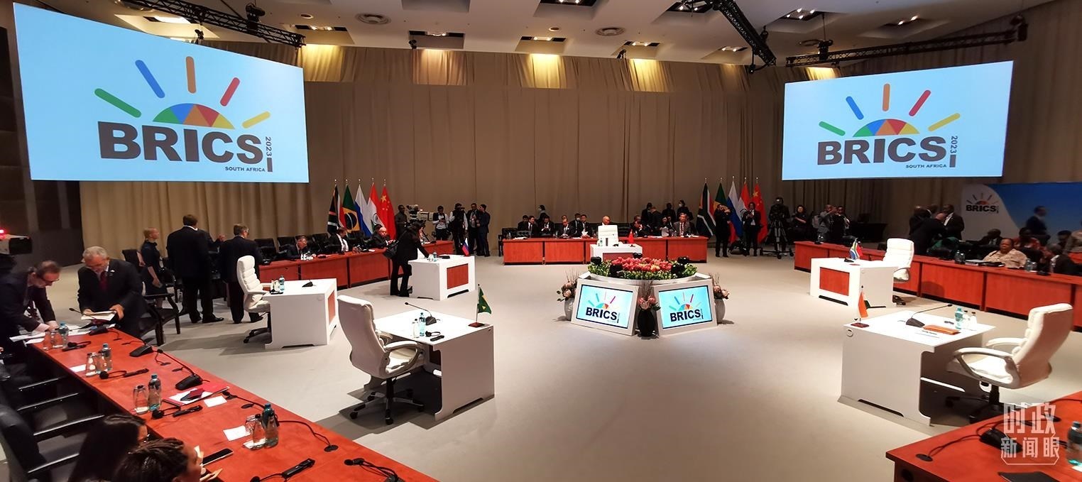 △23日上午，金磚國家領(lǐng)導(dǎo)人第十五次會晤在這里舉行。這是會晤開始前的場景。（總臺央視記者李錚拍攝）