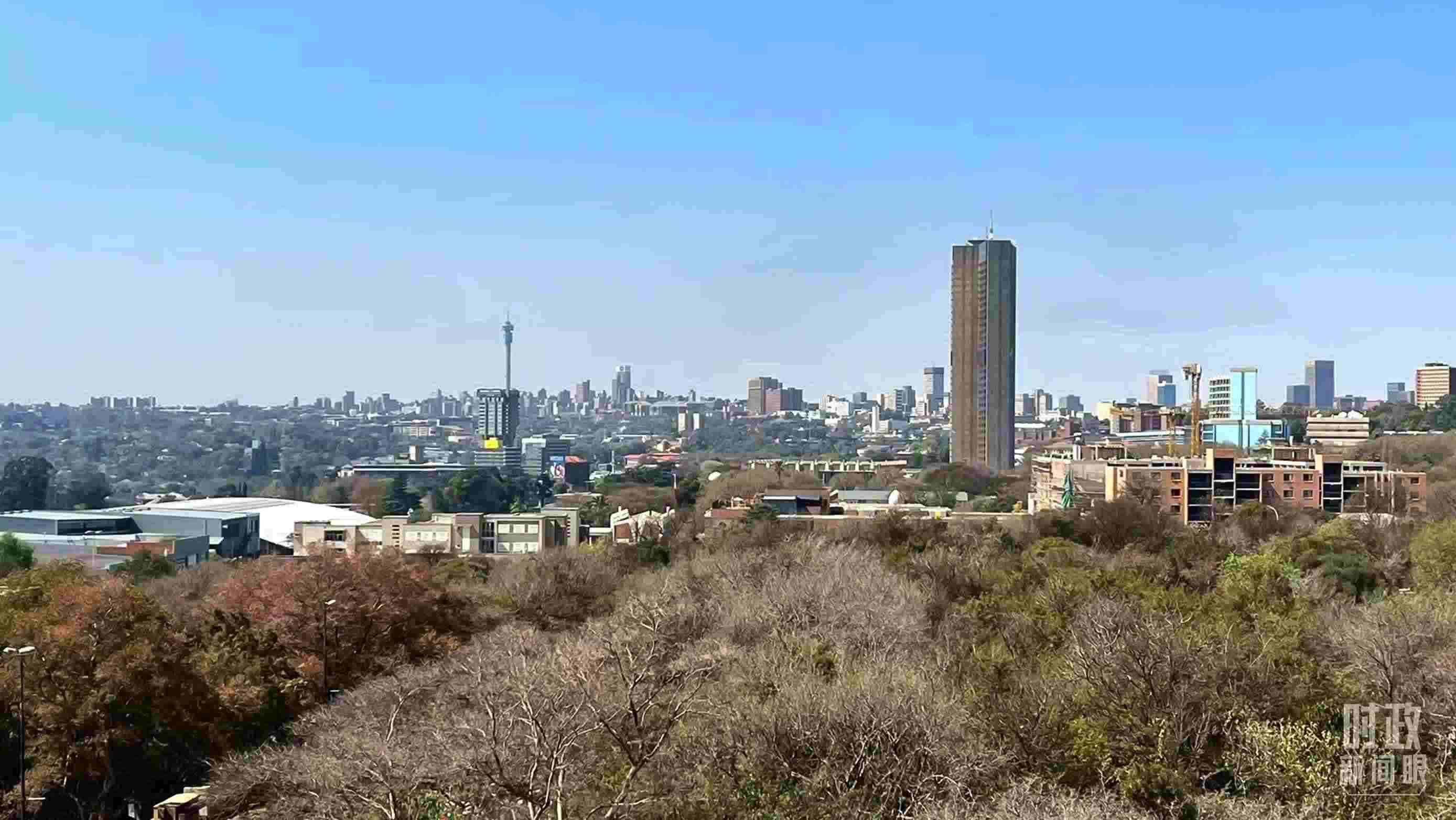 △約翰內(nèi)斯堡城市天際線。（總臺記者馬培敏拍攝）