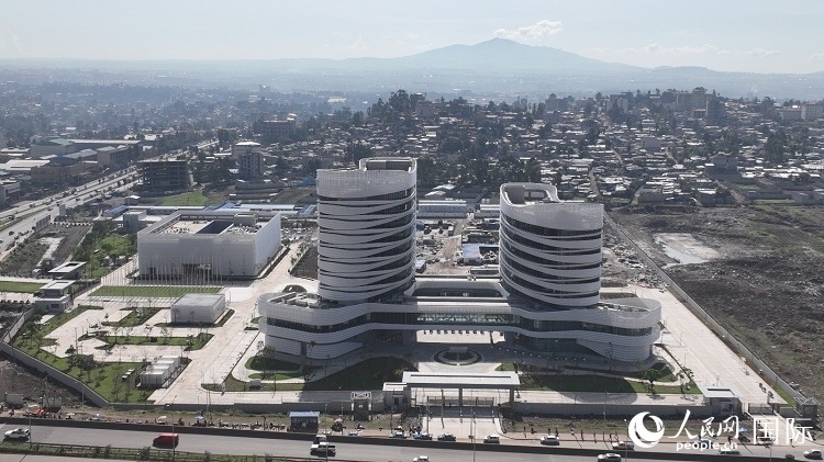 非洲疾病預(yù)防控制中心總部（一期）航拍。人民網(wǎng)記者 劉寧攝