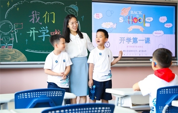 8月30日，雄安史家胡同小學(xué)學(xué)生體驗(yàn)學(xué)校生活。