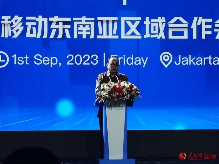印尼通訊與信息技術(shù)部長(zhǎng)布迪·阿里·賽蒂亞迪致辭。人民網(wǎng)記者 李培松攝