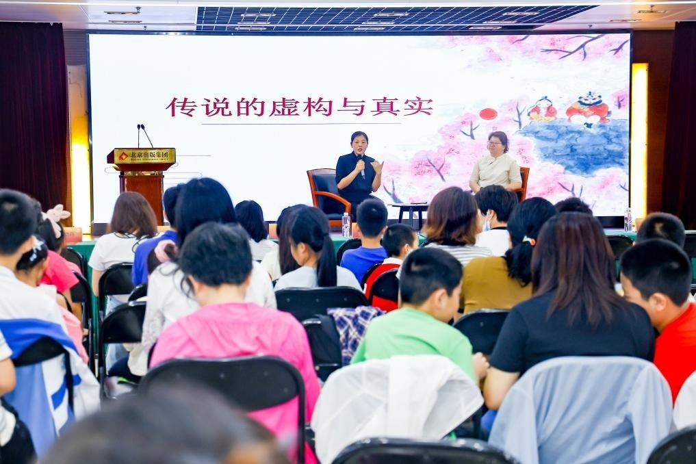 經(jīng)典閱讀進(jìn)社區(qū)——十月少年文學(xué)創(chuàng)享會(huì)走進(jìn)裕中東里。主辦方供圖