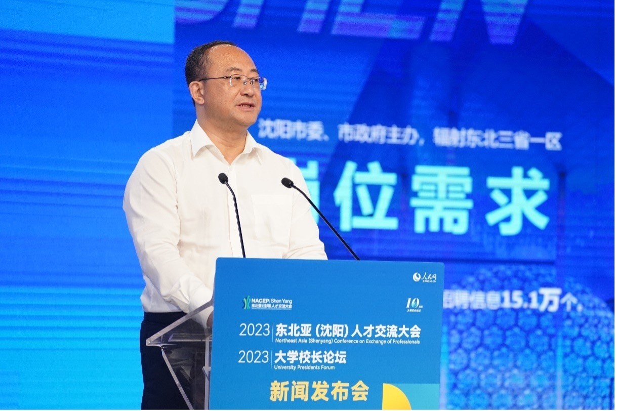 遼寧省沈陽(yáng)市人力資源和社會(huì)保障局黨組書記、局長(zhǎng)王志剛發(fā)布崗位需求和人才政策。人民網(wǎng)記者 馬天翼攝