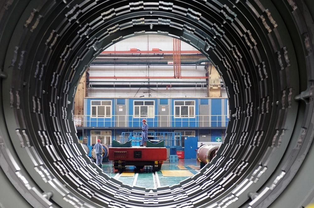 △2023年8月31日，工人在哈電集團(tuán)哈爾濱電機(jī)廠有限責(zé)任公司的水電分廠重型車間作業(yè)。