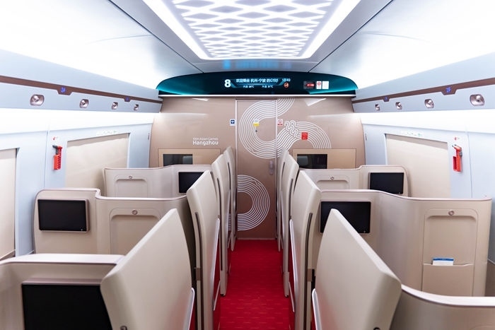 復(fù)興號(hào)亞運(yùn)智能動(dòng)車組列車。上海鐵路局融媒體中心供圖