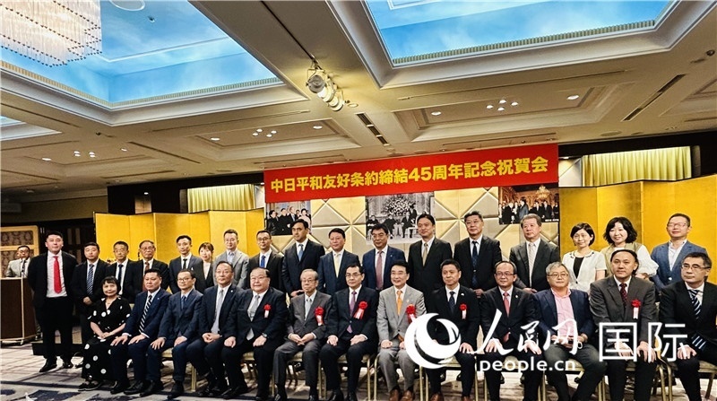 到場(chǎng)嘉賓合影留念。人民網(wǎng) 蔣曉辰攝