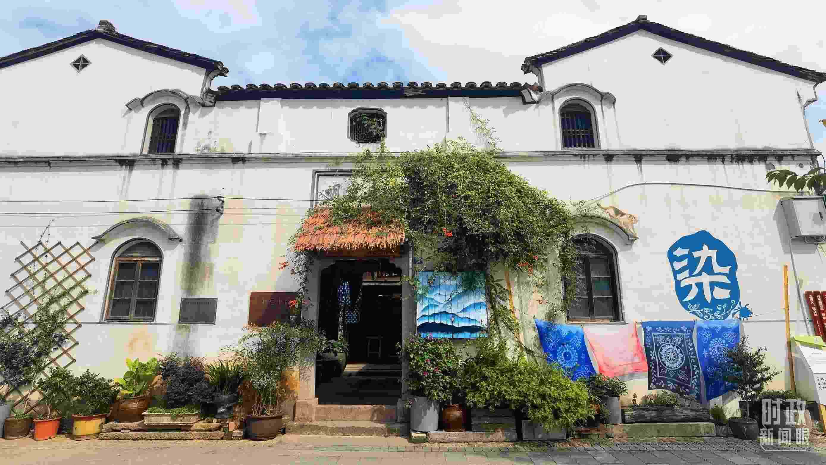 △李祖村的藝術(shù)染坊。（總臺央視記者周志國拍攝）