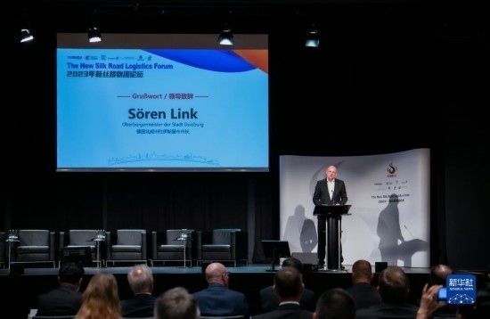 9月21日，在德國(guó)杜伊斯堡，杜伊斯堡市市長(zhǎng)澤倫·林克出席2023新絲路物流論壇并致辭。新華社記者 張帆 攝