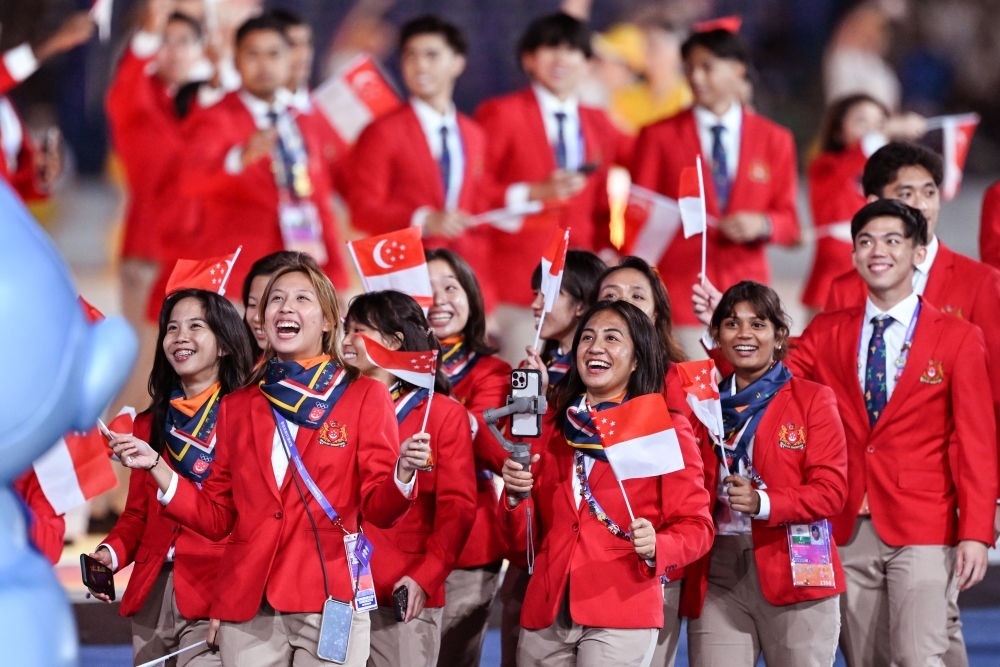 新加坡代表團在開幕式上入場。