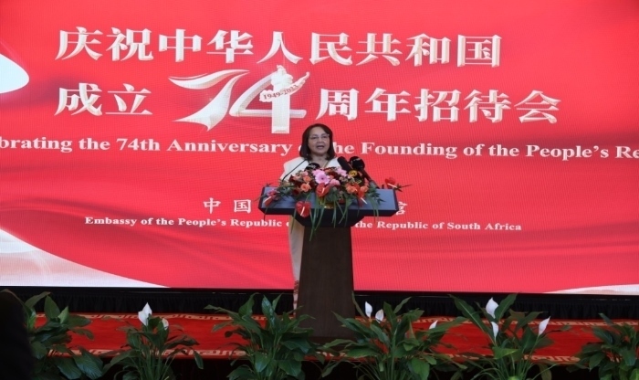 德利萊代表南政府向中國政府和人民致以誠摯祝賀。中國駐南非使館供圖