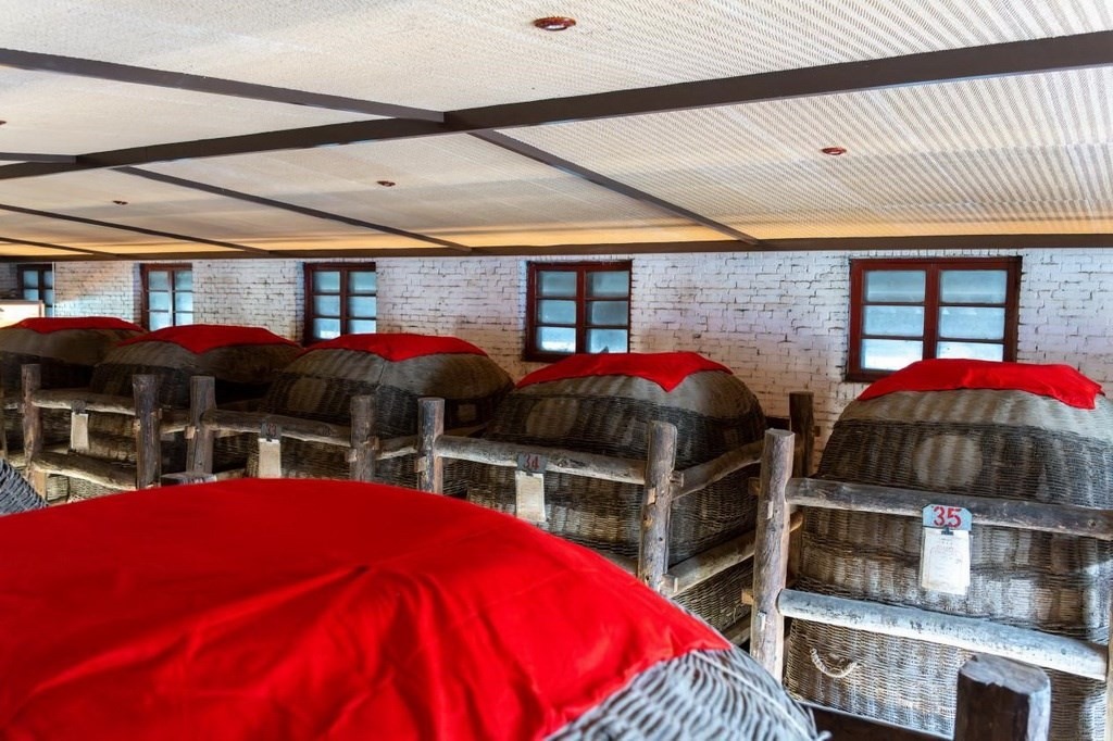 西鳳酒“酒?！辟A存庫 王哲攝