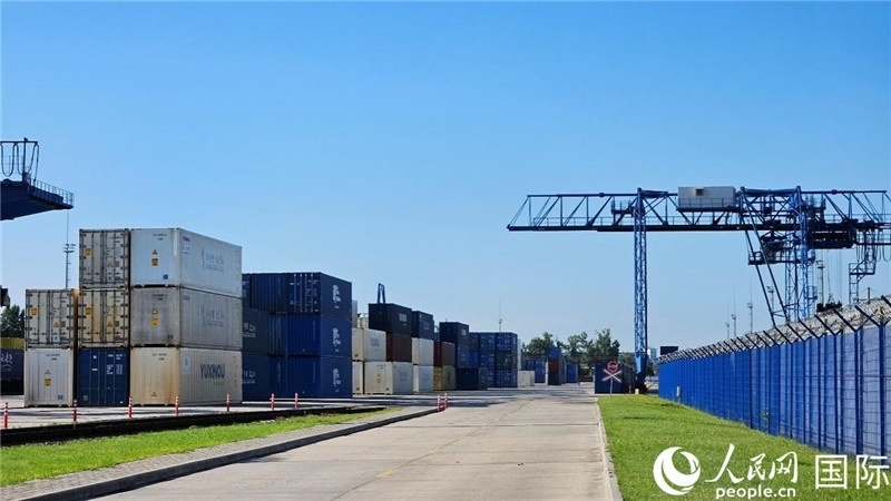 布列斯特北站，堆滿了來自中國的貨物。人民網(wǎng)記者 王震攝