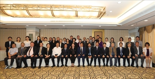 參會嘉賓合影留念。主辦方供圖