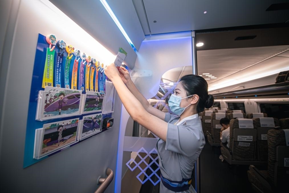 2023年9月16日，復(fù)興號(hào)亞運(yùn)智能動(dòng)車(chē)組列車(chē)正式載客運(yùn)營(yíng)。新華社記者 江漢 攝