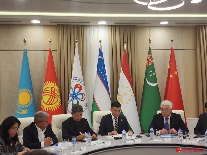 中國(guó)駐烏茲別克斯坦大使于駿致辭。人民網(wǎng)記者 李強(qiáng)攝