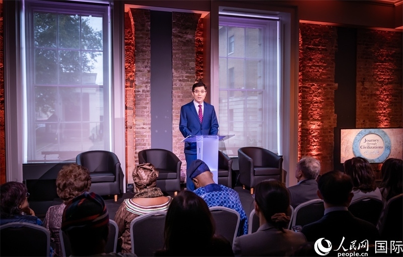 中國(guó)駐英國(guó)使館臨時(shí)代辦楊曉光致辭。人民網(wǎng) 郭錦標(biāo)攝