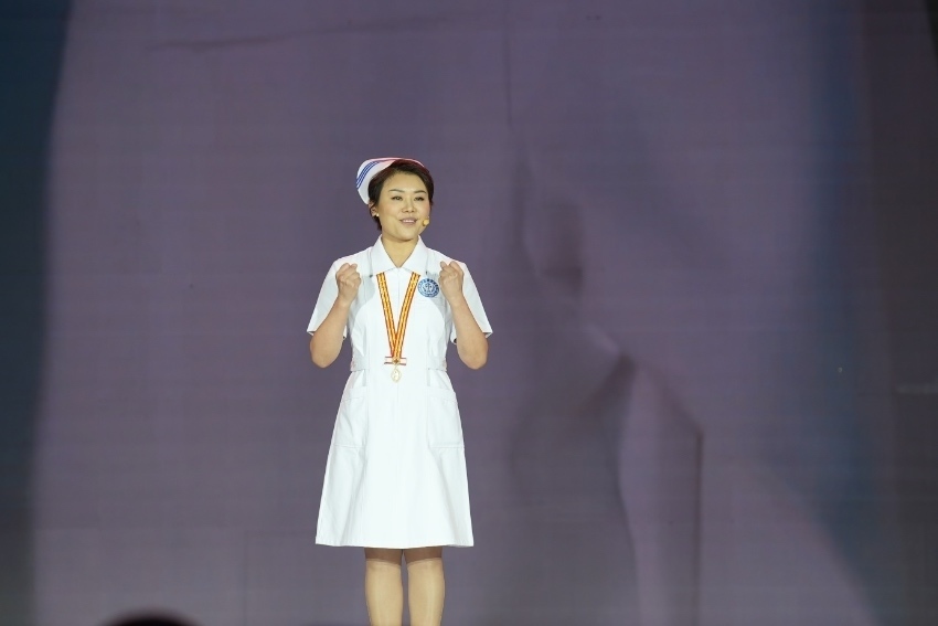 第49屆南丁格爾獎(jiǎng)獲得者、四川大學(xué)華西醫(yī)院護(hù)理部主任蔣艷