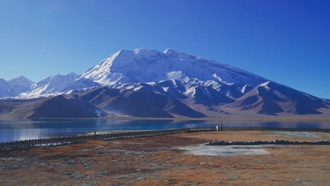 喀拉庫(kù)勒湖。中國(guó)鐵路烏魯木齊局集團(tuán)有限公司供圖