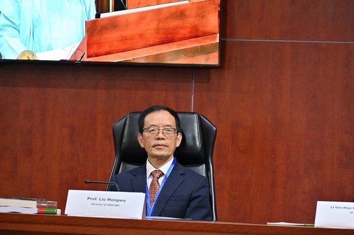 浙江師范大學(xué)非洲研究院院長(zhǎng)劉鴻武作會(huì)議總結(jié)。浙江師范大學(xué)非洲研究院供圖