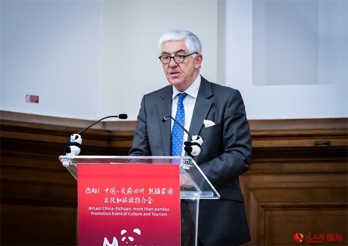 英中商業(yè)發(fā)展中心主席約翰·麥克萊恩致辭。人民網(wǎng) 郭錦標(biāo)攝