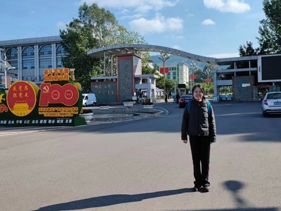 北京交通大學(xué)退休教師李唐軍在西昌學(xué)院。校方供圖