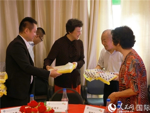 當(dāng)?shù)貢r(shí)間10月23日，國(guó)務(wù)院僑務(wù)辦公室主任陳旭在巴西華人文化交流協(xié)會(huì)會(huì)館出席里約僑界舉辦的重陽(yáng)節(jié)敬老聯(lián)歡活動(dòng)。人民網(wǎng)記者 陳海琪攝