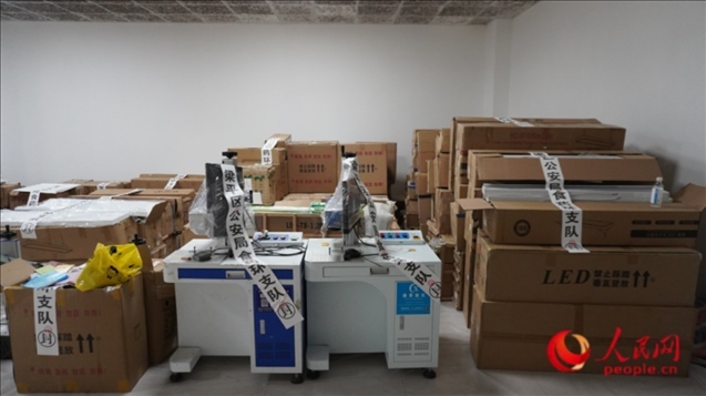 查封的假冒品牌燈具等。人民網(wǎng) 肖聰聰 攝